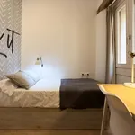 Rent a room of 75 m² in Barcelona