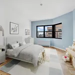 Rent 3 bedroom apartment of 2300 m² in Manhattan