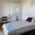 Rent a room of 144 m² in lisbon