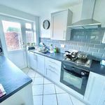 Rent 3 bedroom flat in North East Derbyshire