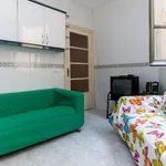 Rent a room of 220 m² in madrid