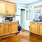 Rent 3 bedroom flat in South East England