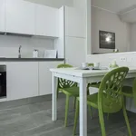 Rent 1 bedroom apartment of 44 m² in milan