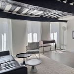 Appartement de 420 m² avec 1 chambre(s) en location à Paris