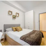 Rent a room of 200 m² in madrid