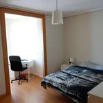 Rent a room of 136 m² in Zaragoza