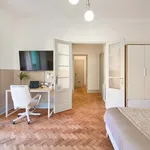 Rent a room of 209 m² in Lisboa