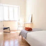 Rent 3 bedroom apartment in Lisbon