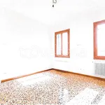 Rent 5 bedroom apartment of 122 m² in Venezia