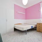 Rent a room of 120 m² in madrid