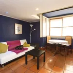 Rent a room of 150 m² in lisbon