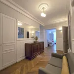 Rent 8 bedroom apartment of 208 m² in Paris