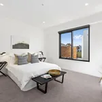 Rent 3 bedroom apartment in St Kilda