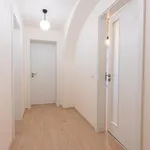 Pronajměte si 2 ložnic/e byt o rozloze 71 m² v Prague