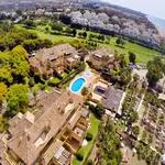 Rent 4 bedroom apartment of 230 m² in Marbella