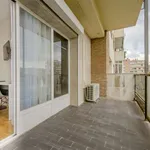 Rent a room of 240 m² in madrid