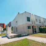 Rent 3 bedroom house of 150 m² in Lisbon