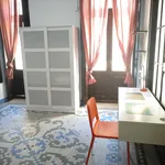 Rent 10 bedroom house in Valencia