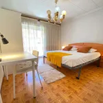 Rent a room of 85 m² in Madrid