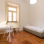 Rent a room of 120 m² in lisbon