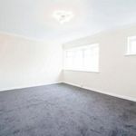 Rent 3 bedroom flat in East Midlands