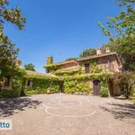 Rent 6 bedroom house of 550 m² in Rome