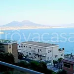 Affitto 5 camera appartamento di 130 m² in Napoli