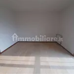 Affitto 4 camera appartamento di 80 m² in Piacenza