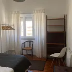 Rent a room of 80 m² in lisbon