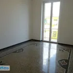 Affitto 5 camera appartamento di 135 m² in Genoa