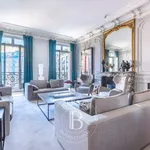 Rent 7 bedroom apartment of 269 m² in Paris