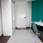 Rent a room of 100 m² in lisbon