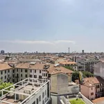 Rent 6 bedroom apartment of 80 m² in Milan