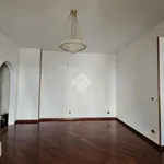 Affitto 3 camera appartamento di 98 m² in Palermo