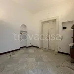 Affitto 4 camera appartamento di 130 m² in Palermo