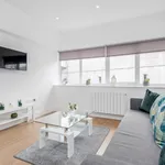 Rent 2 bedroom apartment of 850 m² in Watford