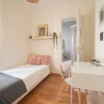 Rent a room of 150 m² in lisbon