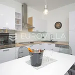 Rent 2 bedroom apartment of 66 m² in Split