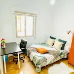 Rent a room of 140 m² in Madrid