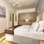 Pronajměte si 4 ložnic/e byt o rozloze 111 m² v Prague