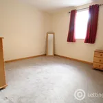 Rent 2 bedroom flat in Aberdeen