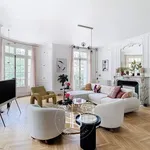 Rent 7 bedroom apartment of 220 m² in Paris