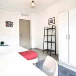 Rent 4 bedroom apartment in Marseille