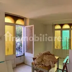 Affitto 1 camera appartamento di 275 m² in Naples