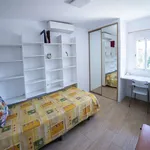 Rent a room of 90 m² in valencia