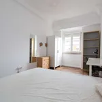 Rent a room of 100 m² in lisbon