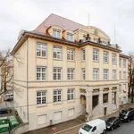 Miete 5 Schlafzimmer wohnung in Stuttgart