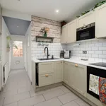 Rent 2 bedroom flat of 700 m² in London