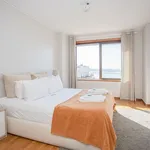 Rent 2 bedroom apartment of 93 m² in Porto