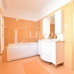 Rent 4 bedroom apartment of 200 m² in Bucuresti